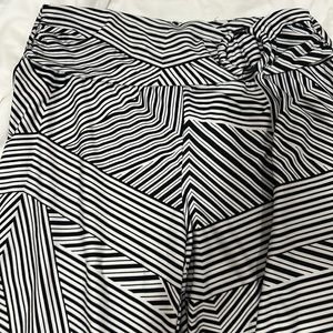 🌼 Robert Louis 🖤🤍 wide leg polyester pants 🤍🌼